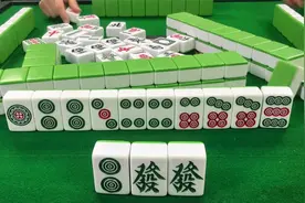 高手坐一桌，让你知道麻将桌上水多深，老鬼的套路你不服不行视频封面