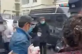 某学校附近一男子以零食诱骗女孩？山东烟台警方通报视频封面