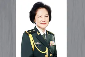 她是长征中最小女红军，出生19天开始长征，1996年被授少将军衔视频封面