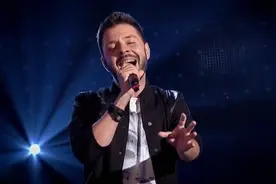 迈克尔·杰克逊的声音又回来了 导师不仅秒转 还直接下跪膜拜视频封面