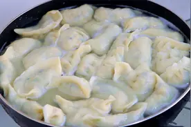 过年时，初一要吃素馅饺子，不放肉不放鸡蛋，鲜香好吃真解馋视频封面