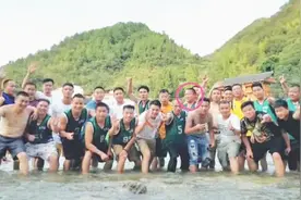 泪目！凯里31岁男子救上落水娃 他却再也没有上来 留下3个孩子视频封面