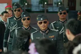 穿德式军服，玩手撕坦克，这抗日神剧都快拍成超英电影了！视频封面