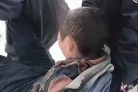 吉林监狱脱逃犯朱贤健被抓：藏身40公里外湖边，腿部疑似中枪视频封面