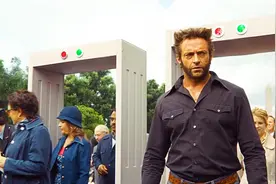 狼叔尴尬名场面，为了过安检直接选择搜身，结果万磁王就在后面视频封面