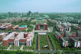 实拍郑州航空工业管理学院美景视频封面