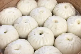 菜包子这样调馅儿真香，教你小技巧，青菜脆嫩不黄，不塌陷不回缩