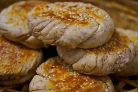 核桃也能做成饼？天天奶奶烙一锅，酥香美味，闻起来都想吃！视频封面