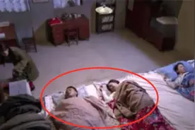 东北一家人睡同一个炕，新婚夫妻不尴尬吗？结果太让人意外视频封面