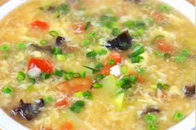 2个土豆，2个鸡蛋，教你做道“养生汤”，酸甜开胃，家人都爱喝