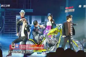 好声音：杨坤登台太有排面，机车造型超级拉风，这是来炸场的？视频封面
