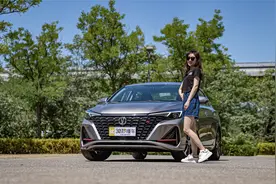 1.4T有劲省油 科技联屏加持 逸动PLUS改款首测视频封面