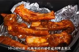 排骨懒人做法，不用一滴水，不用油，烤着吃外焦里嫩，简单又好吃视频封面