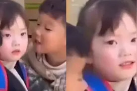 小男孩偷亲女孩后害羞捂嘴，女孩嘴角上扬表情大变，男二号伤心了视频封面