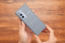 【真我GT大师探索版 评测】真机长向性中看，青山一发敛云烟视频封面