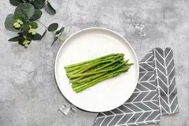 香煎芦笋即简单又营养丰富而且很美味视频封面