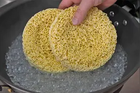 方便面学会这样做，实在太好吃了，吃一次就忘不了，收藏了