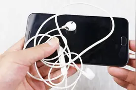 耳机没声音，多半是两个地方出问题，简单处理一下就可以了