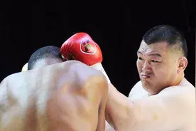 张君龙5月将战霸主小克里琴科？知情人透露，首战报酬为8亿元视频封面