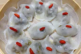 豆娘自制粘米饺子，从擀皮到调馅，方法简单，皮薄馅多，鲜嫩多汁