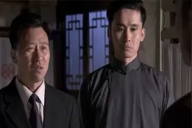 突击：内奸自作聪明偷发电报，不料队长突然集合，这下身份暴露了