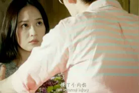 喜剧：女神刚离婚，前男友就把行李搬到她家住，箱子打开瞬间看傻视频封面