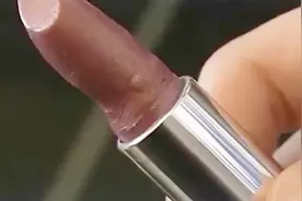 口红断了不要急 一个妙招就复原 只需两个步骤口红就能自动愈合视频封面