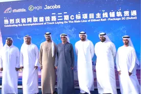 中国企业在阿联酋修铁路，凿穿阿拉伯半岛最高山脉，时速200公里视频封面