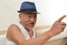李立群曝77岁凌峰近况！定居泰国清迈养老，与小18岁贺顺顺已断联视频封面