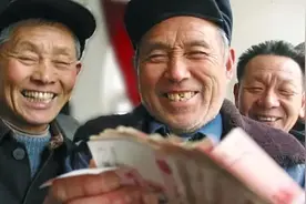 社保缴15年、20年、30年……到手退休金差别有多大？视频封面