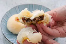教你在家自制牛奶红豆酥，简单易学，又酥又香，边吃边掉渣视频封面