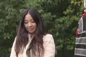 文艺美女见小伙用各种方法追求自己，见他那么用心，当场感动答应