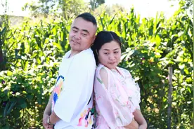 两口子刚办完离婚手续，就急忙约各自网友见面，结局真有趣视频封面