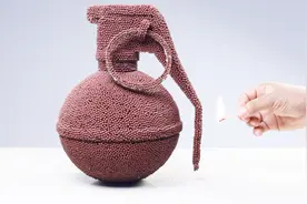 把12000根火柴拼成手雷，然后点燃导火索，这场面太壮观了视频封面