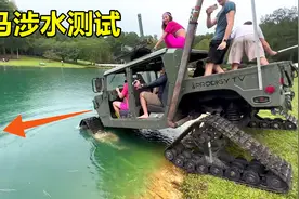 悍马涉水深度测试，当河水淹没车顶时，发动机竟还能正常运转？视频封面