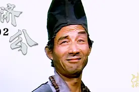济公：父母离世，家业被霸占，道济被逼疯后，竟一把火烧了家产！