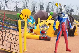 赛罗和小伙伴们捡到了迪迦的神光棒变身器视频封面