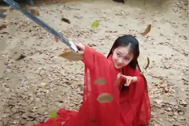 十几岁便倾国倾城是真的存在，小戏骨实力演绎貂蝉舞剑，太美了