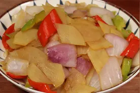 家常小炒土豆片这样做，鲜香入味又脆爽，营养好吃，吃一次忘不掉