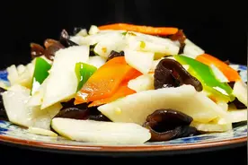 山药的特色做法，加点白醋简单一做，酸甜开胃脆滑爽口营养又美味