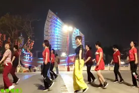 回味经典广场舞《外婆的澎湖湾》网红11步，笑春风现场背面分解！