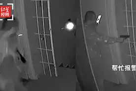 津巴布韦华人以一敌四，连开十余枪击退劫匪，自己毫发无伤！视频封面