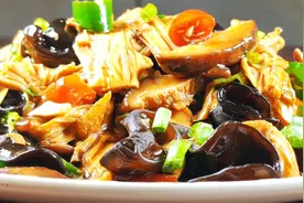 春日美食家，香菇木耳焖腐竹，充分融合了三种食材香脆绵软的特点