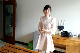 老板提前发工资，到账多少？打工妹看到余额为啥不开心？努力存钱视频封面