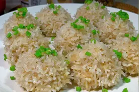 年夜饭的餐桌上要有一道珍珠丸子，好看又好吃，寓意着团团圆圆视频封面