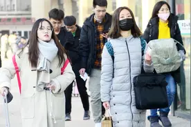 济南火车站到处是放假大学生！春运未到，但学生放假的高峰来了视频封面