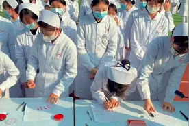 甘肃一高校200余名大学生主动请缨助力抗疫：哪里需要去哪里视频封面