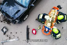一个单亲家庭男孩的悲哀：男孩出车祸住院，“流浪”数天母亲不管视频封面