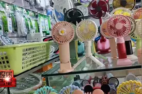 卷头发夹手指还爆炸 专业机构测评：销售火爆的迷你电扇安全吗？视频封面