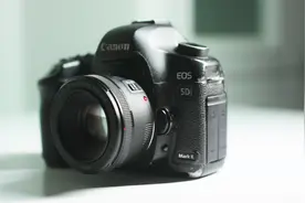 2000元搞定专业单反，看佳能5D2如何化腐朽为神奇视频封面